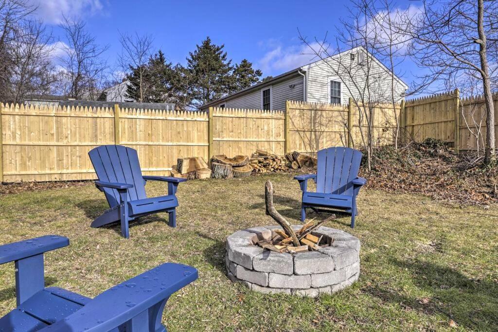 New! Updated Mystic Home W/ Sauna, Hot Tub & Deck Bagian luar foto