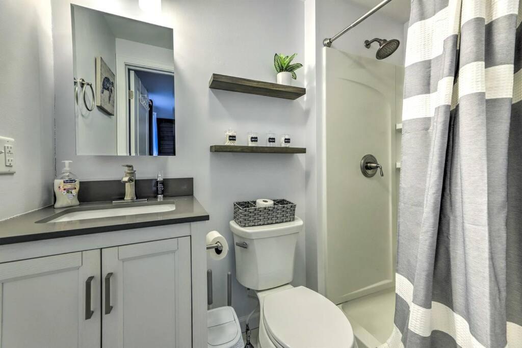 New! Updated Mystic Home W/ Sauna, Hot Tub & Deck Bagian luar foto