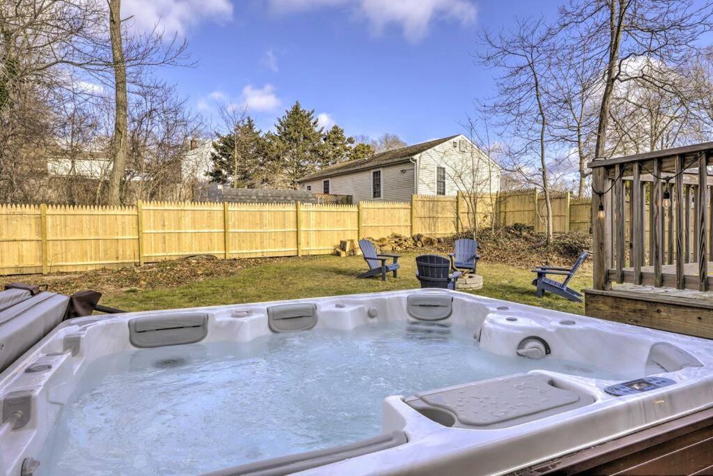 New! Updated Mystic Home W/ Sauna, Hot Tub & Deck Bagian luar foto