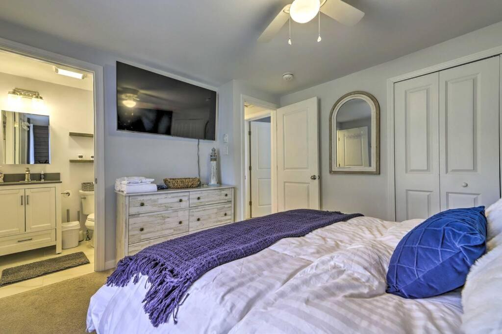 New! Updated Mystic Home W/ Sauna, Hot Tub & Deck Bagian luar foto