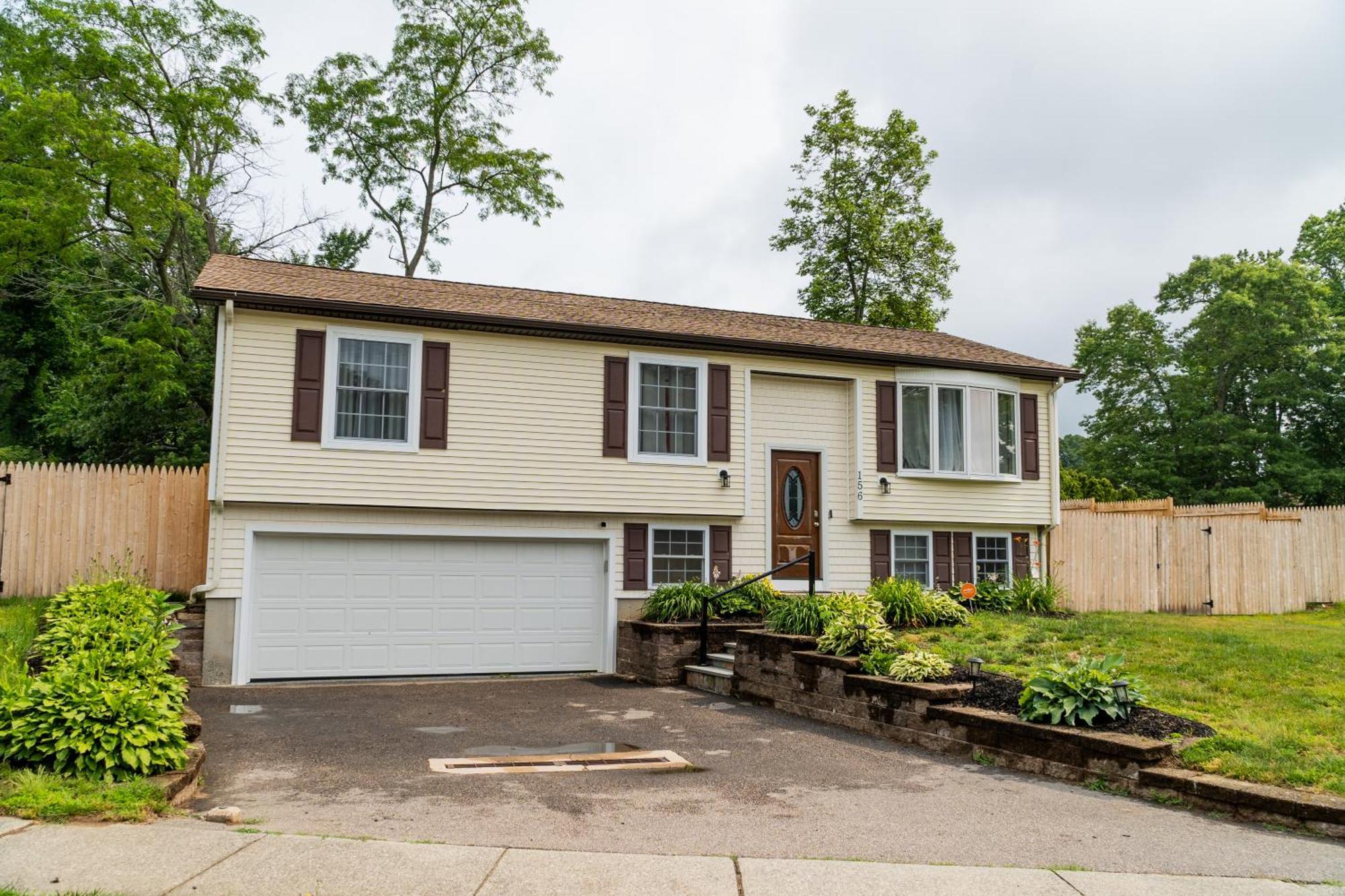 New! Updated Mystic Home W/ Sauna, Hot Tub & Deck Bagian luar foto