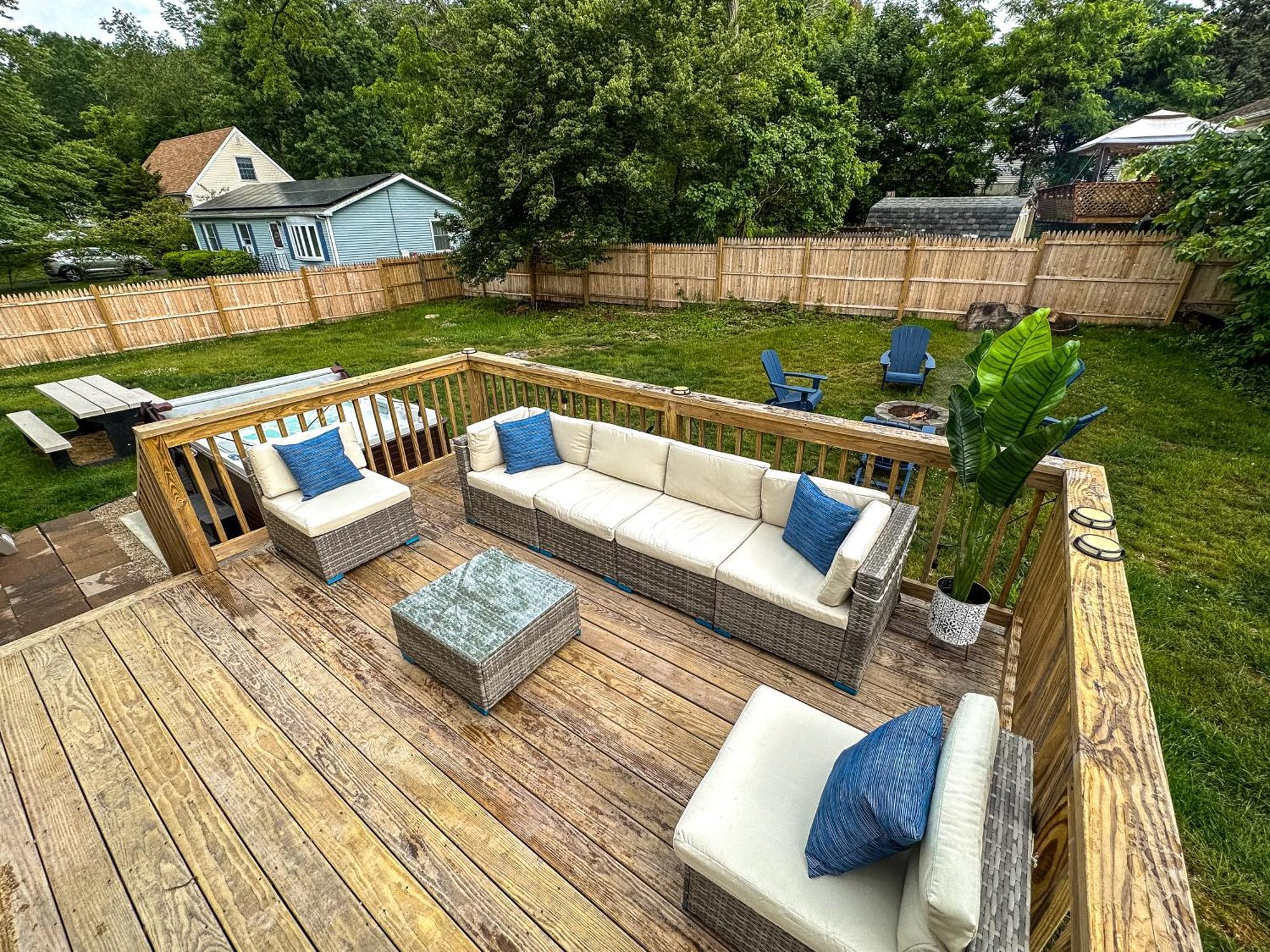New! Updated Mystic Home W/ Sauna, Hot Tub & Deck Bagian luar foto
